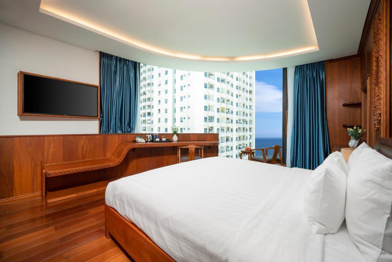 Monalisa Luxury Hotel Da Nang Exterior photo