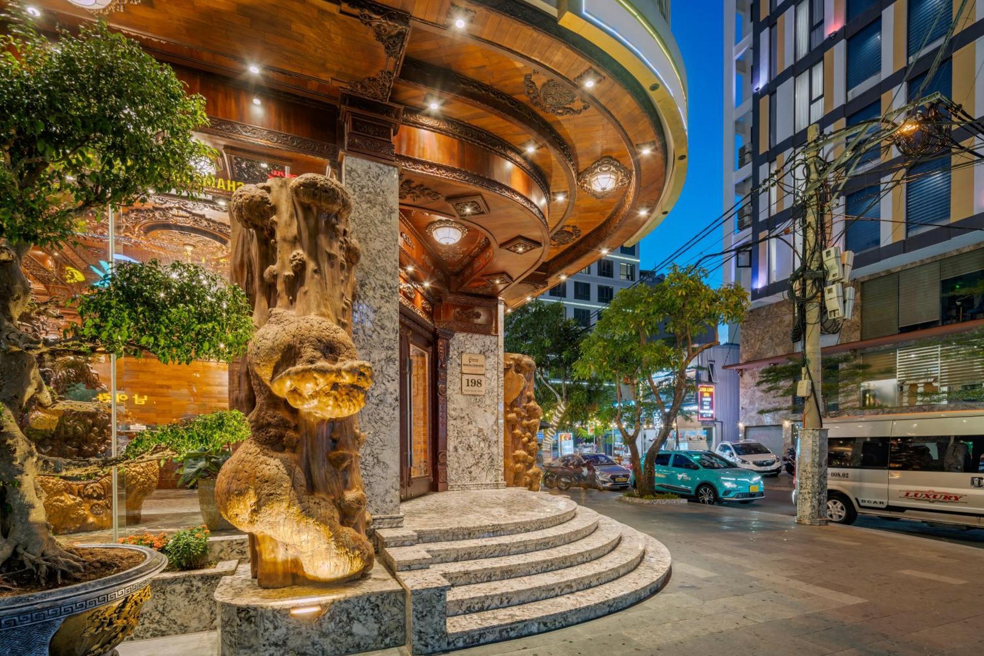 Monalisa Luxury Hotel Da Nang Exterior photo